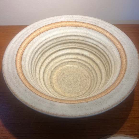 Handcrafted art pottery bowl with lid white glaze marked - Picture 7 of 12